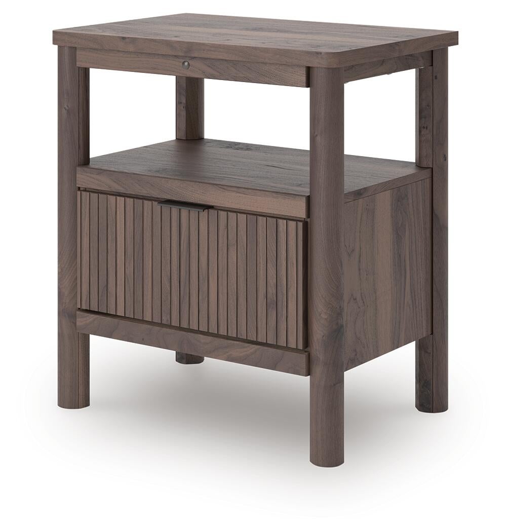 Pamytta Queen Panel Platform Bed, Dresser, Mirror and Nightstand