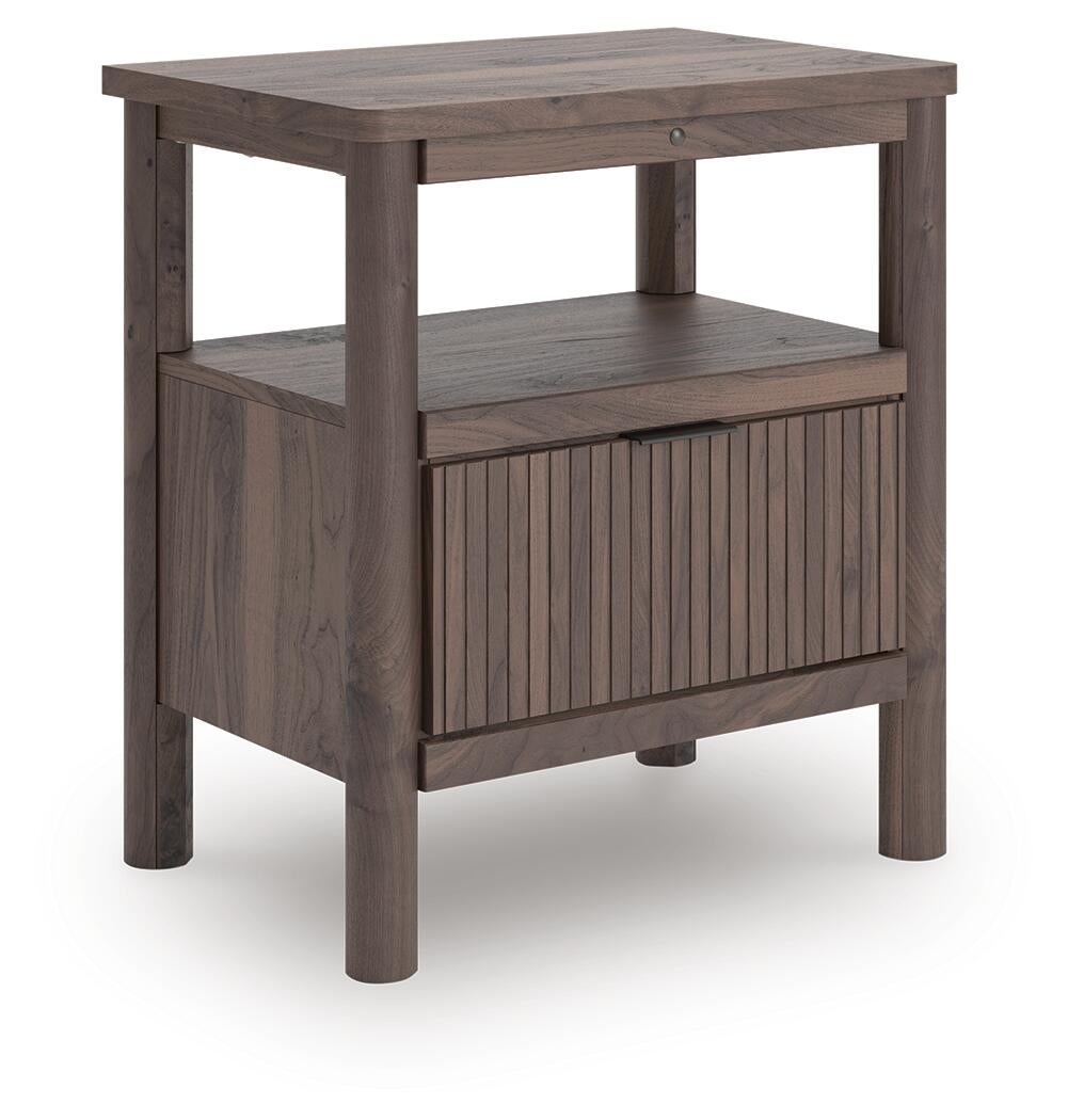 Pamytta King Panel Platform Bed, Dresser, Mirror and Nightstand
