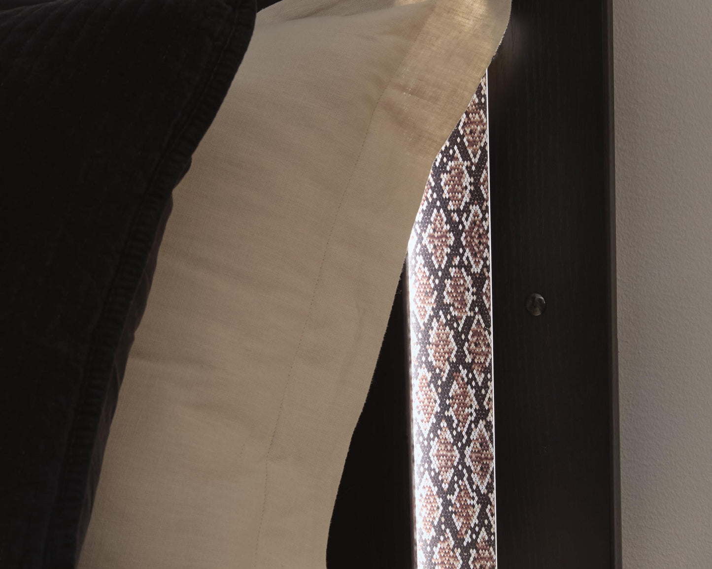 Brizmore King Panel Bed