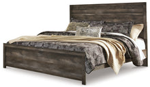 Load image into Gallery viewer, Wynnlow King Panel Bed with Mirrored Dresser
